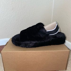 **BRAND NEW** Fuzzy black slides